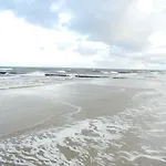 Moderne 3-raum Strandmoewe Mit Panoramafenster *